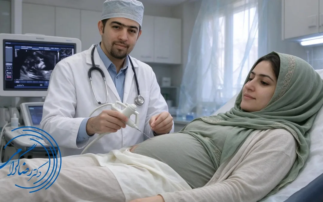 نمای نزدیک پروب اکو قلب جنین روی شکم مادر — آمنیوسنتز دکتر رضا گرامی